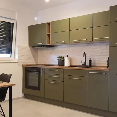 Terra * 特罗吉尔